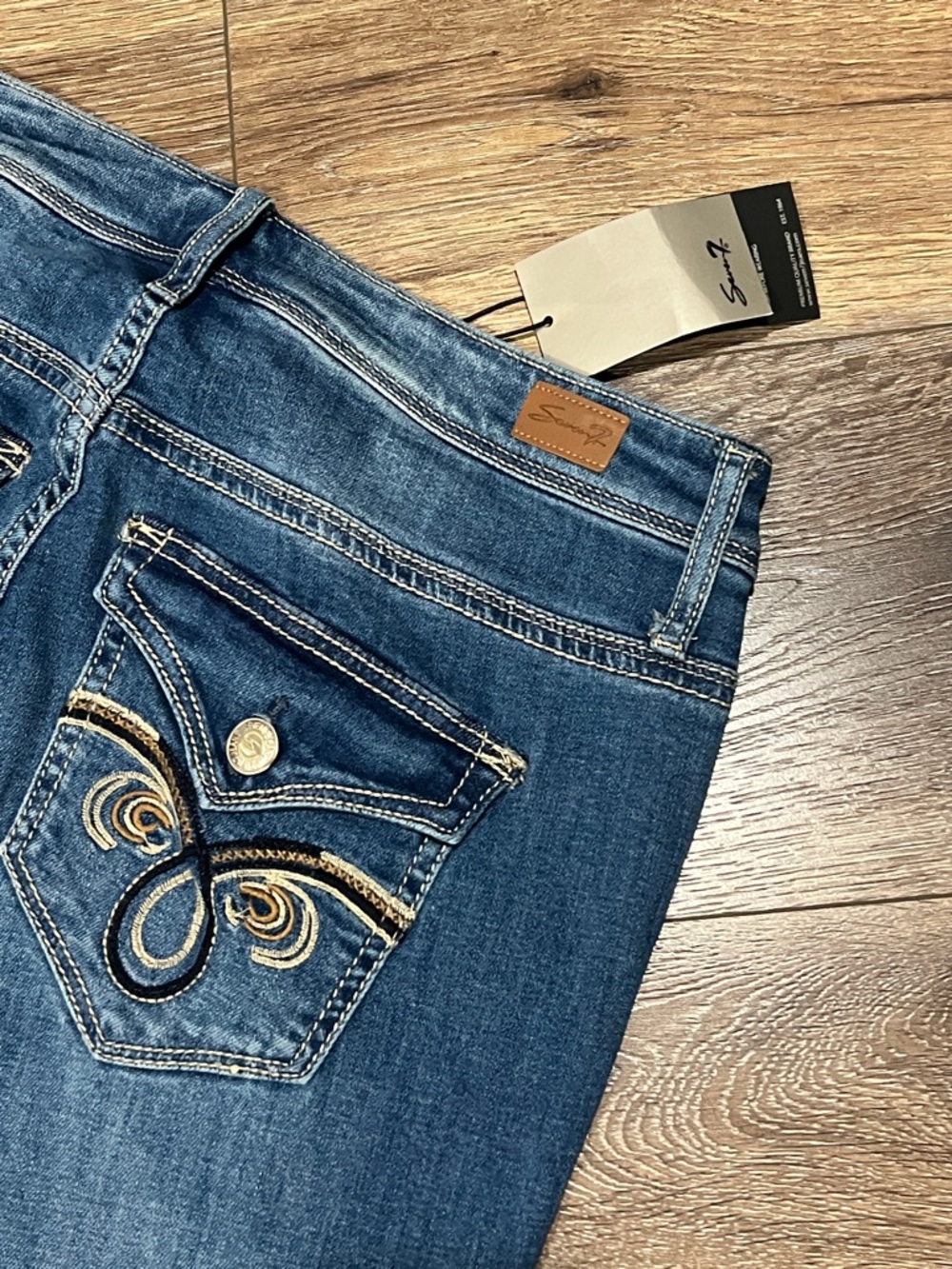 NWT Seven7 Limited Edition Premium Denim Distressed Jeans W/ Embroidered Pockets - Picture 8 of 9